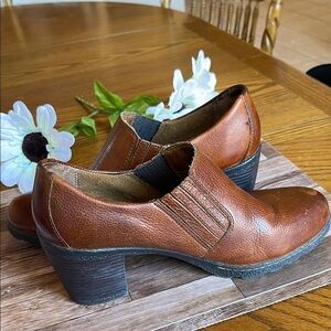Elegant Tan Leather Women's Mules